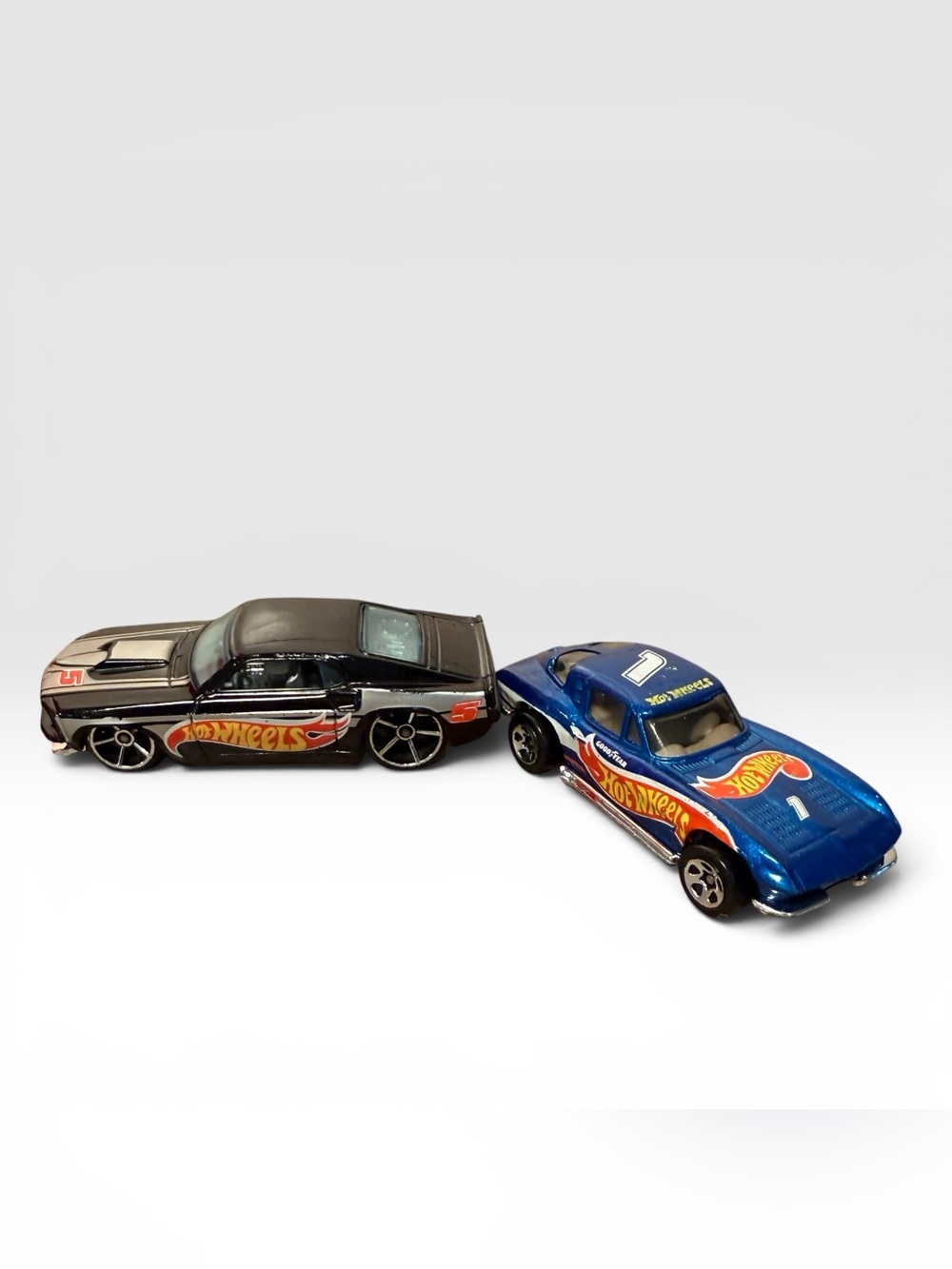 Hot Wheels 1998 Race Team Series IV '63 Corvette Racing '69 Ford Mustang #5
